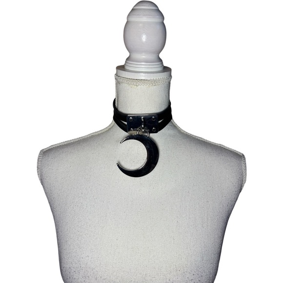 KILLSTAR Noctrina moon choker - Picture 6 of 11